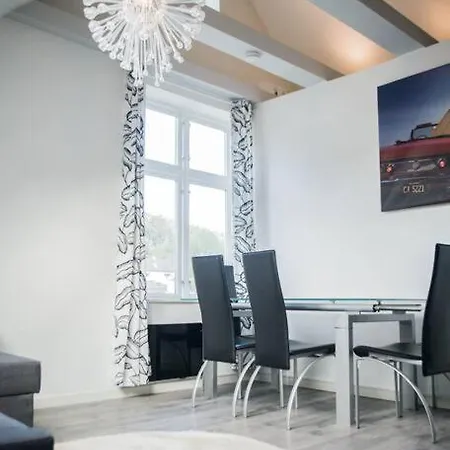 Modern 7 Min To Center *